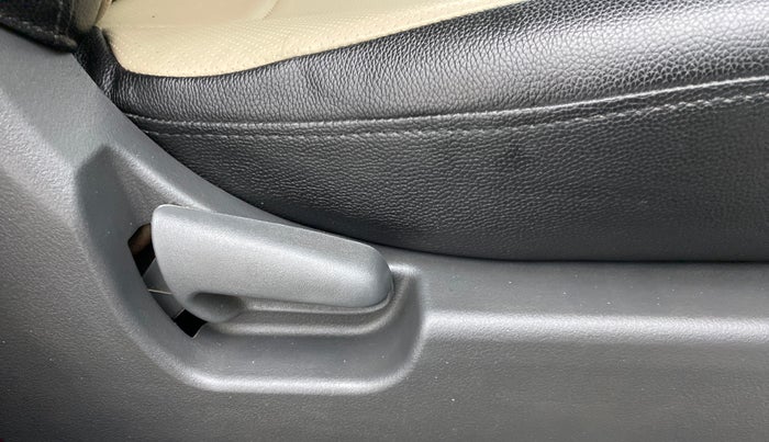2011 Maruti Wagon R 1.0 VXI, Petrol, Manual, 72,497 km, Driver Side Adjustment Panel