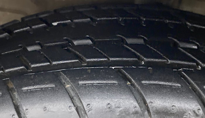 2011 Maruti Wagon R 1.0 VXI, Petrol, Manual, 72,497 km, Left Front Tyre Tread