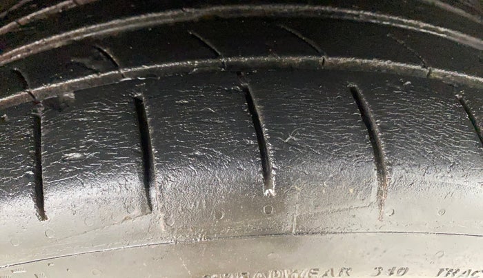 2014 Hyundai Elite i20 ASTA 1.2, Petrol, Manual, 74,879 km, Right Front Tyre Tread