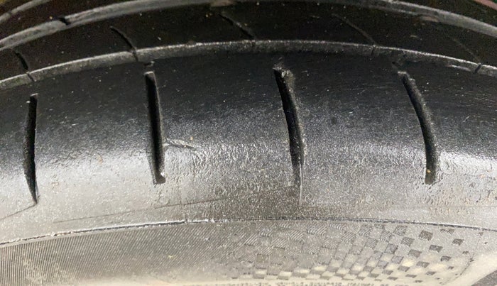 2014 Hyundai Elite i20 ASTA 1.2, Petrol, Manual, 74,879 km, Left Rear Tyre Tread