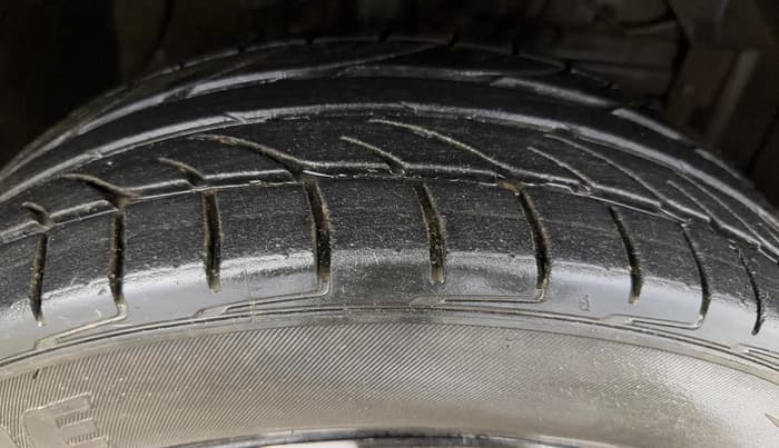2021 Toyota URBAN CRUISER MID GRADE AT, Petrol, Automatic, 1,02,809 km, Right Front Tyre Tread