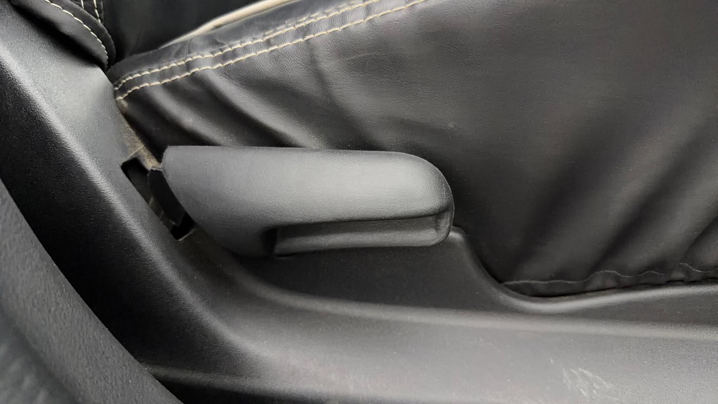 2021 Toyota URBAN CRUISER MID GRADE AT, Petrol, Automatic, 1,02,809 km, Driver Side Adjustment Panel