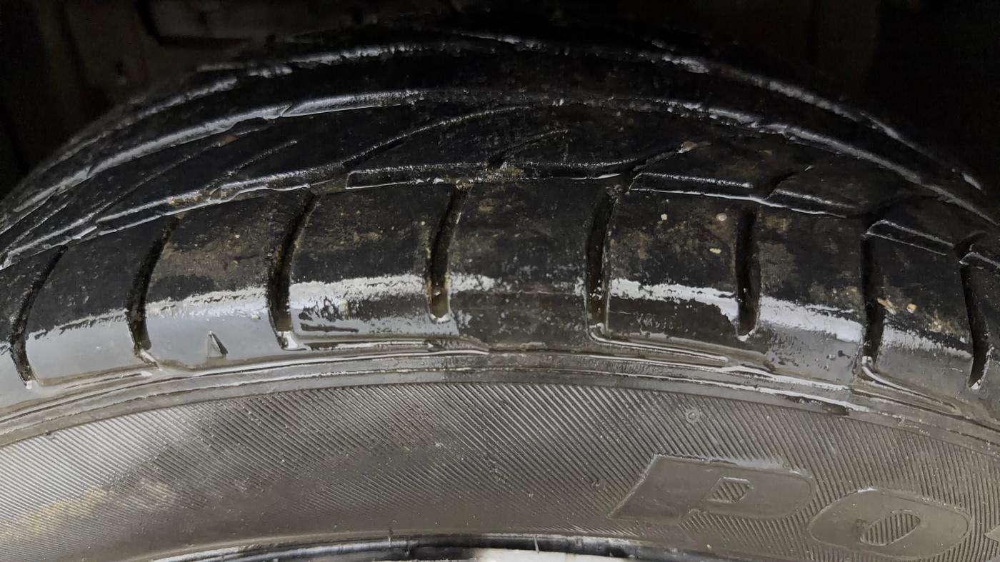 2021 Toyota URBAN CRUISER MID GRADE AT, Petrol, Automatic, 1,02,809 km, Left Front Tyre Tread