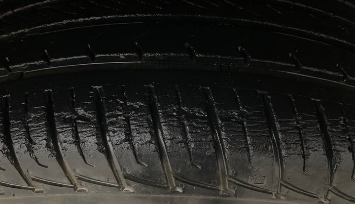 2018 Renault Duster RXL PETROL, Petrol, Manual, 20,319 km, Right Front Tyre Tread