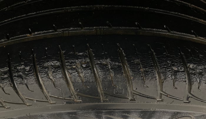 2018 Renault Duster RXL PETROL, Petrol, Manual, 20,319 km, Right Rear Tyre Tread