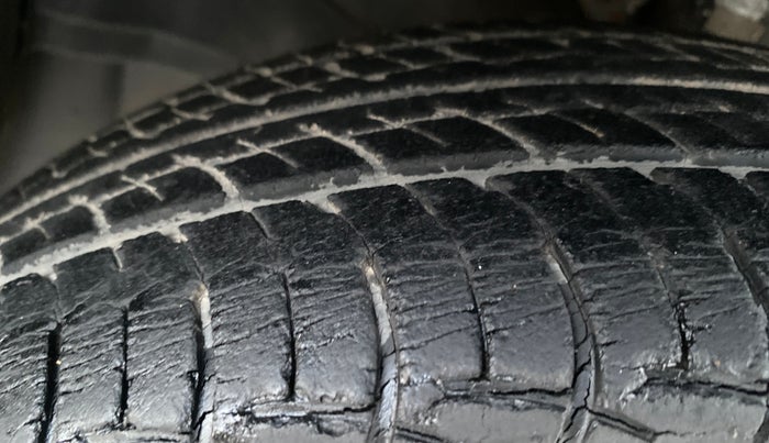 2013 Honda Brio S MT, Petrol, Manual, 38,197 km, Left Front Tyre Tread