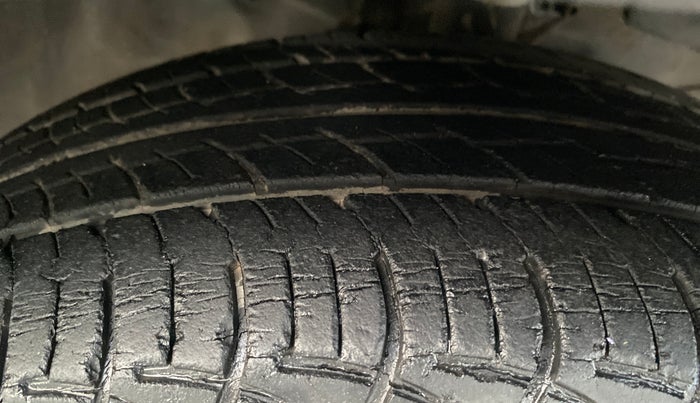 2013 Honda Brio S MT, Petrol, Manual, 38,197 km, Right Front Tyre Tread