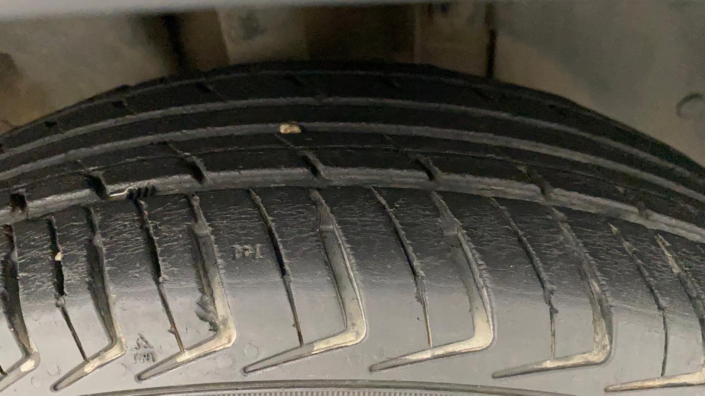 2018 Renault Kwid CLIMBER 1.0 AMT, Petrol, Automatic, 56,057 km, Right Front Tyre Tread