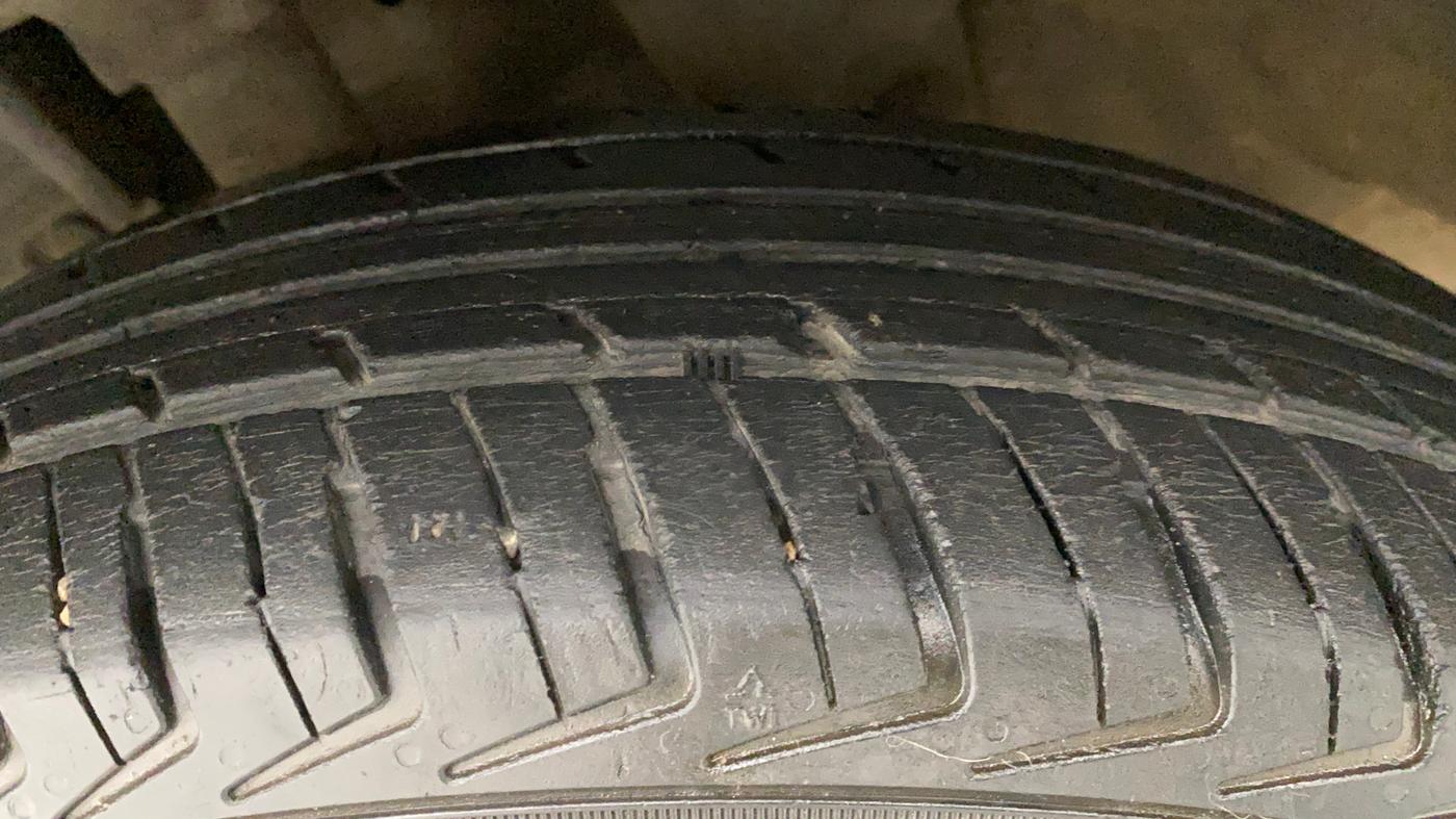 2018 Renault Kwid CLIMBER 1.0 AMT, Petrol, Automatic, 56,057 km, Left Front Tyre Tread