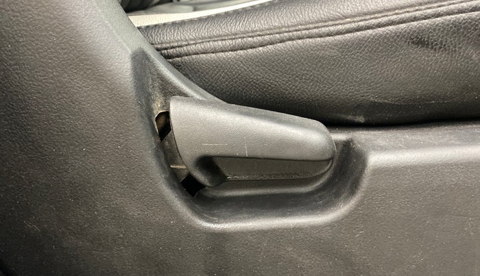 2013 Maruti Wagon R 1.0 LXI CNG, CNG, Manual, 85,769 km, Driver Side Adjustment Panel