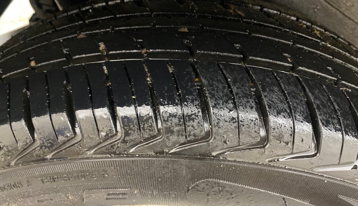 2013 Maruti Wagon R 1.0 LXI CNG, CNG, Manual, 85,769 km, Left Front Tyre Tread