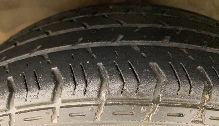 2011 Hyundai Santro Xing GLS, Petrol, Manual, 71,938 km, Left Front Tyre Tread