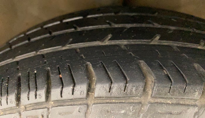 2011 Hyundai Santro Xing GLS, Petrol, Manual, 71,938 km, Right Front Tyre Tread