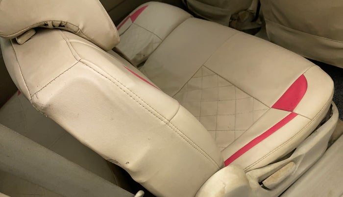 2015 Maruti Ertiga VXI CNG, CNG, Manual, 65,415 km, Second-row right seat - Seat side trim has minor damage