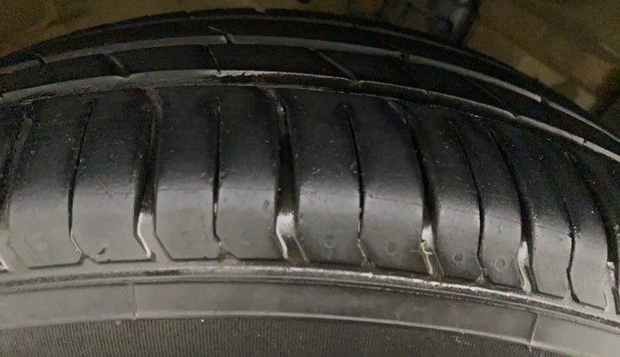 2015 Maruti Ertiga VXI CNG, CNG, Manual, 65,415 km, Right Rear Tyre Tread