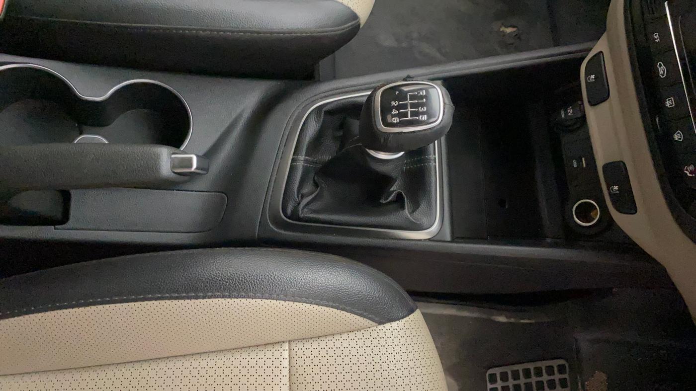 2020 Hyundai Verna SX (O) 1.5 CRDI, Diesel, Manual, 76,159 km, Gear Lever