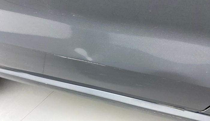 2016 Volkswagen Vento HIGHLINE 1.5 AT, Diesel, Automatic, 1,08,164 km, Right rear door - Slightly dented