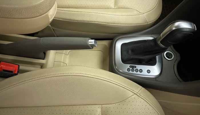 2016 Volkswagen Vento HIGHLINE 1.5 AT, Diesel, Automatic, 1,08,164 km, Gear Lever