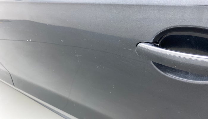 2016 Volkswagen Vento HIGHLINE 1.5 AT, Diesel, Automatic, 1,08,164 km, Rear left door - Minor scratches