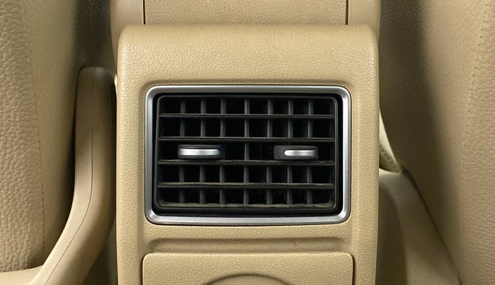 2016 Volkswagen Vento HIGHLINE 1.5 AT, Diesel, Automatic, 1,08,164 km, Rear AC Vents
