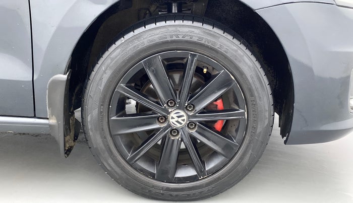 2016 Volkswagen Vento HIGHLINE 1.5 AT, Diesel, Automatic, 1,08,164 km, Right Front Wheel