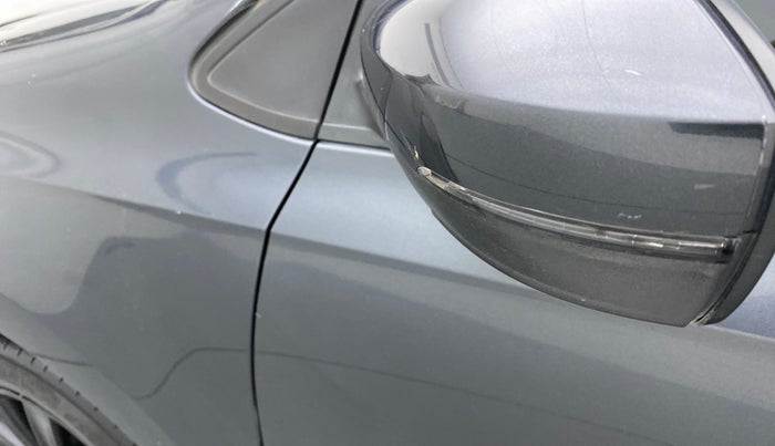 2016 Volkswagen Vento HIGHLINE 1.5 AT, Diesel, Automatic, 1,08,164 km, Left rear-view mirror - Indicator light has minor damage