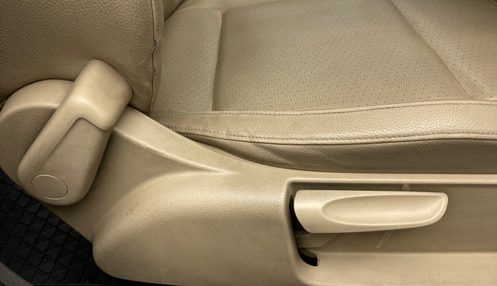 2016 Volkswagen Vento HIGHLINE 1.5 AT, Diesel, Automatic, 1,08,164 km, Driver Side Adjustment Panel