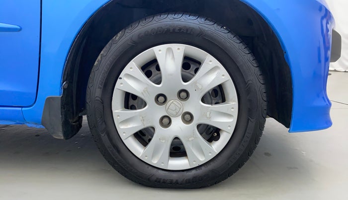 2013 Honda Brio 1.2 S MT I VTEC, Petrol, Manual, 1,07,488 km, Right Front Tyre