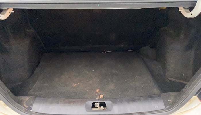 2015 Maruti Swift Dzire VXI, Petrol, Manual, 62,035 km, Boot Inside