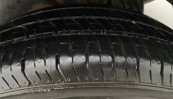 2015 Maruti Swift Dzire VXI, Petrol, Manual, 62,035 km, Left Front Tyre Tread