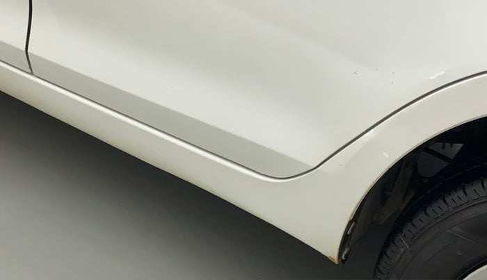 2015 Maruti Swift Dzire VXI, Petrol, Manual, 62,035 km, Left running board - Slightly dented