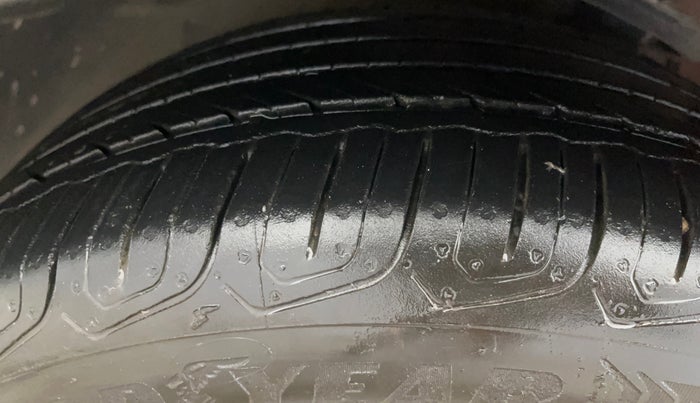 2024 MG ASTOR Select 1.5 MT, Petrol, Manual, 12,206 km, Left Front Tyre Tread