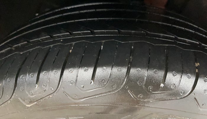 2024 MG ASTOR Select 1.5 MT, Petrol, Manual, 12,206 km, Right Rear Tyre Tread