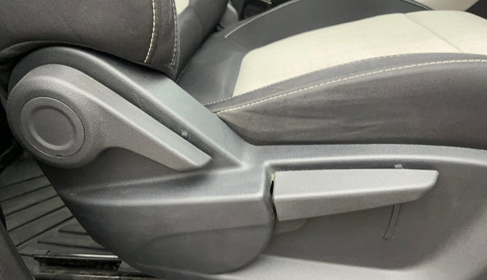 2024 MG ASTOR Select 1.5 MT, Petrol, Manual, 12,206 km, Driver Side Adjustment Panel