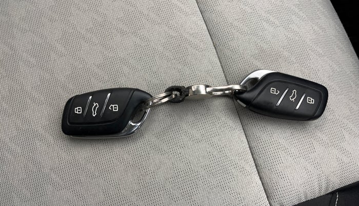 2024 MG ASTOR Select 1.5 MT, Petrol, Manual, 12,206 km, Key Close Up