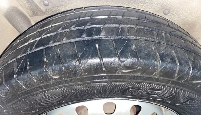 2018 Mahindra MARAZZO M2 7STR, Diesel, Manual, 1,04,829 km, Right Rear Tyre Tread