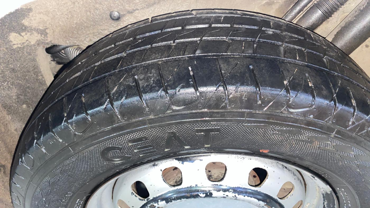 2018 Mahindra MARAZZO M2 7STR, Diesel, Manual, 1,04,829 km, Left Rear Tyre Tread