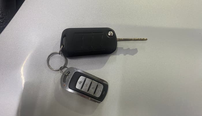 2018 Mahindra MARAZZO M2 7STR, Diesel, Manual, 1,04,829 km, Key Close Up
