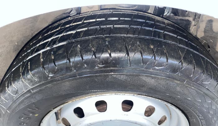 2018 Mahindra MARAZZO M2 7STR, Diesel, Manual, 1,04,829 km, Right Front Tyre Tread