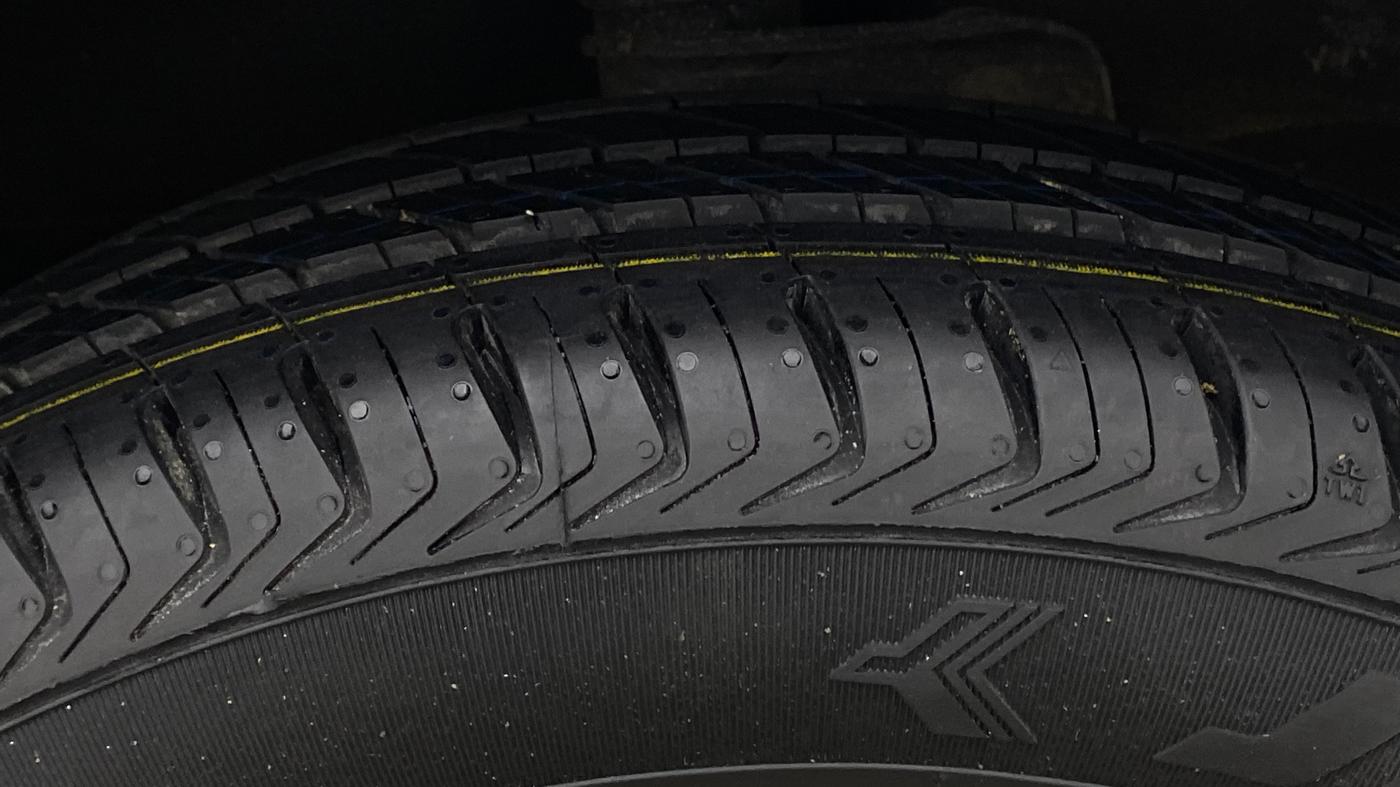 2019 Maruti Eeco 5 STR WITH A/C+HTR, Petrol, Manual, 33,735 km, Right Front Tyre Tread