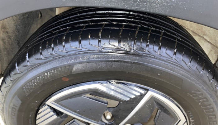 2024 Tata NEXON CREATIVE+ SUNROOF AMT 1.2 PETROL, CNG, Automatic, 36,991 km, Right Rear Tyre Tread