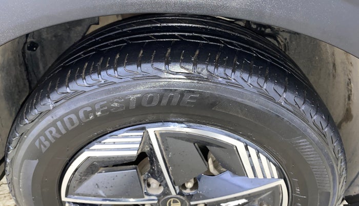 2024 Tata NEXON CREATIVE+ SUNROOF AMT 1.2 PETROL, CNG, Automatic, 36,991 km, Right Front Tyre Tread