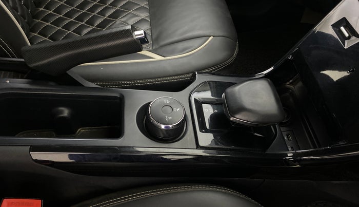 2024 Tata NEXON CREATIVE+ SUNROOF AMT 1.2 PETROL, CNG, Automatic, 36,991 km, Gear Lever