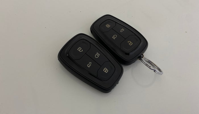 2024 Tata NEXON CREATIVE+ SUNROOF AMT 1.2 PETROL, CNG, Automatic, 36,991 km, Key Close Up