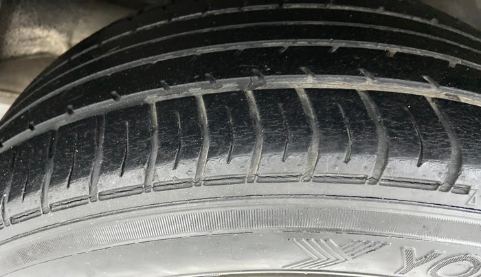 2014 Toyota Corolla Altis VL AT, Petrol, Automatic, 58,570 km, Right Rear Tyre Tread