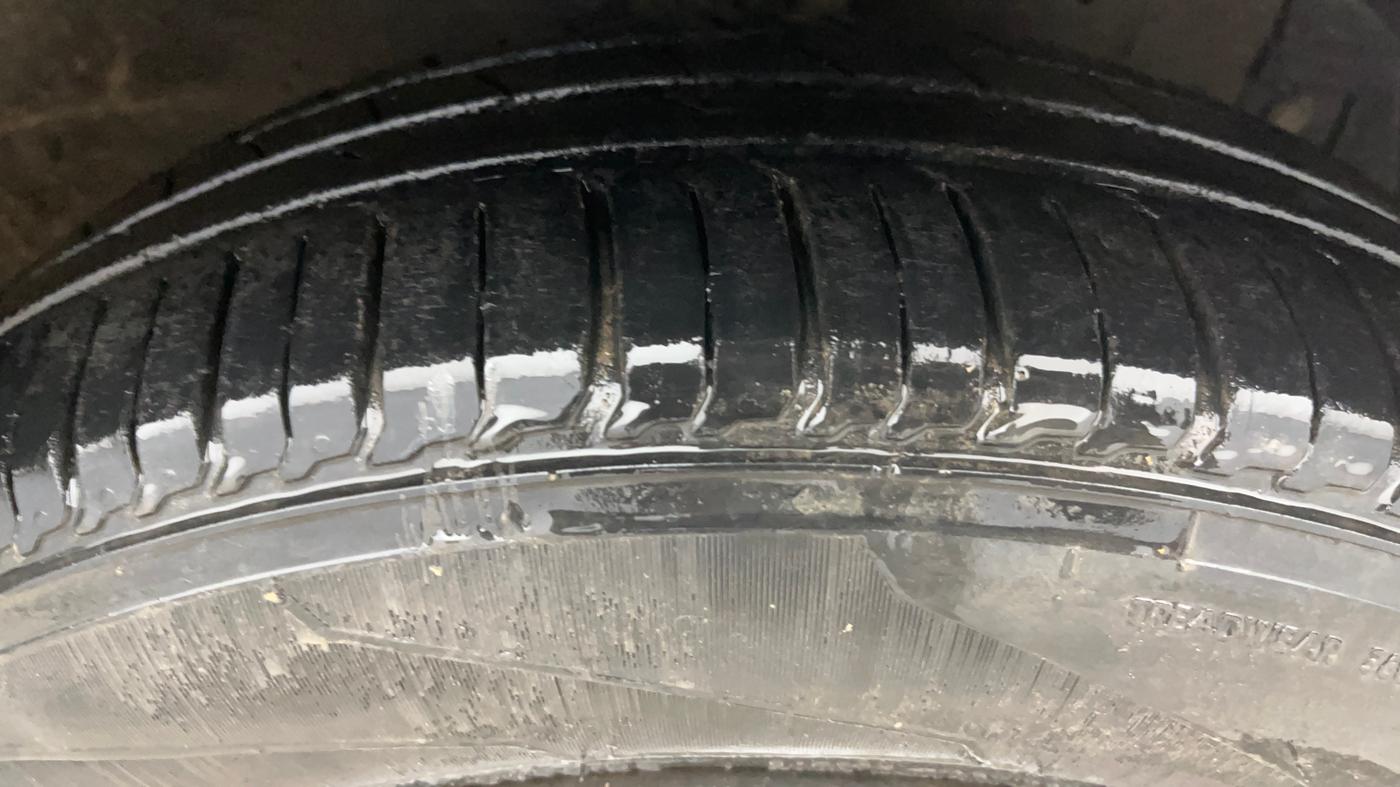 2014 Maruti Ertiga VXI, Petrol, Manual, 58,974 km, Right Front Tyre Tread