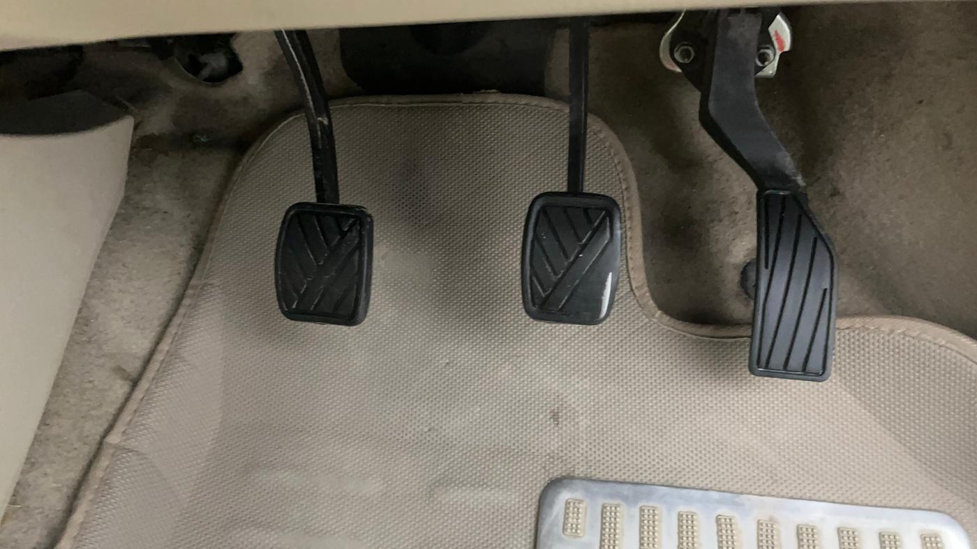 2014 Maruti Ertiga VXI, Petrol, Manual, 58,974 km, Pedals