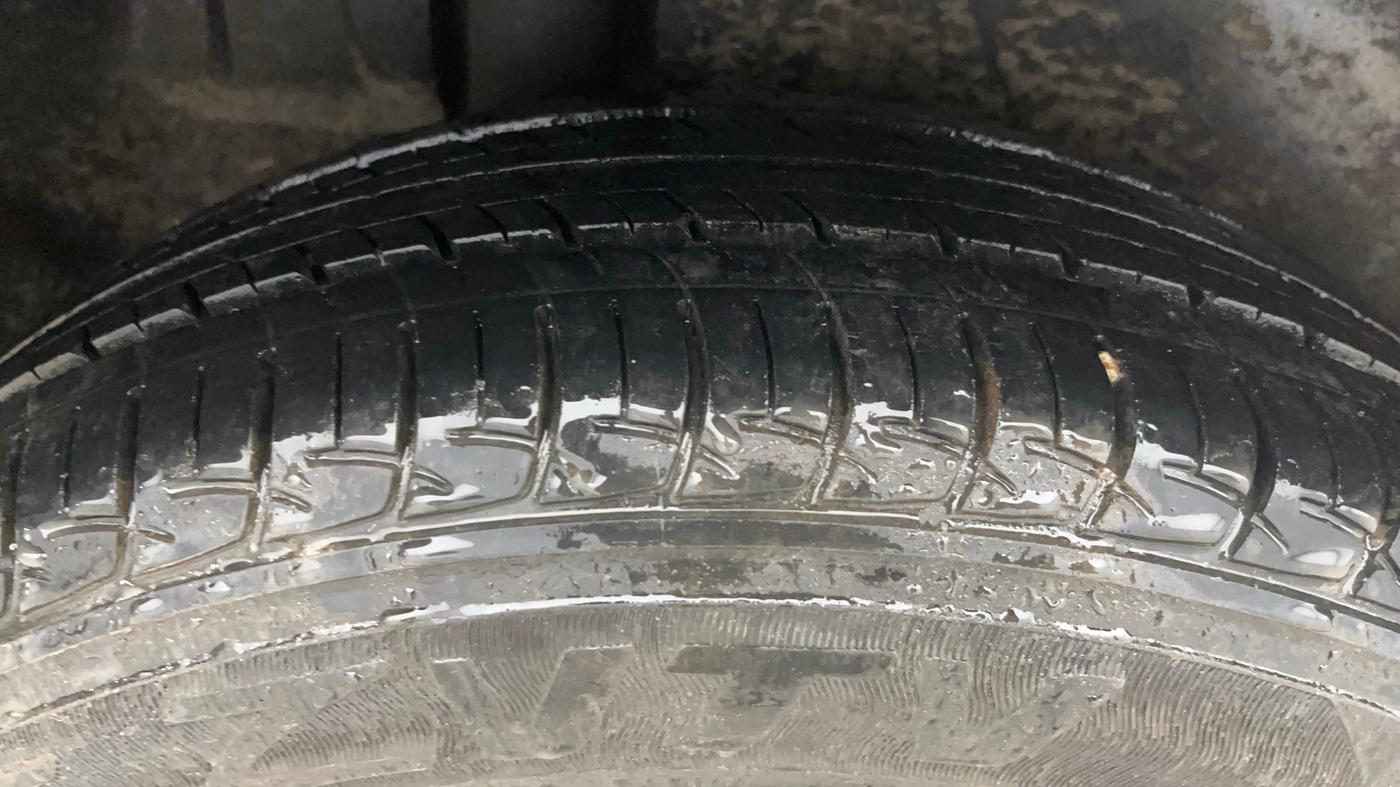 2014 Maruti Ertiga VXI, Petrol, Manual, 58,974 km, Right Rear Tyre Tread