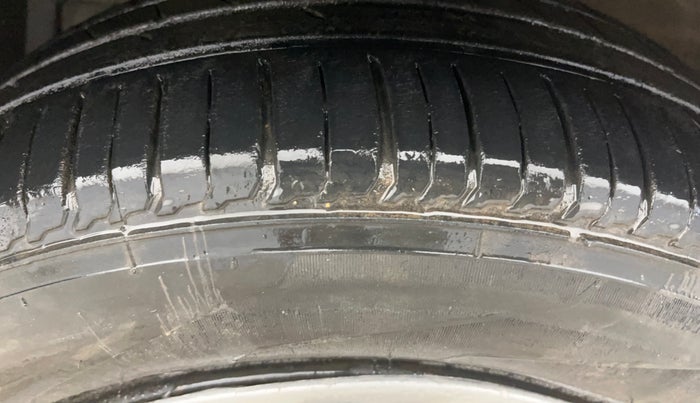 2014 Maruti Ertiga VXI, Petrol, Manual, 58,924 km, Left Front Tyre Tread