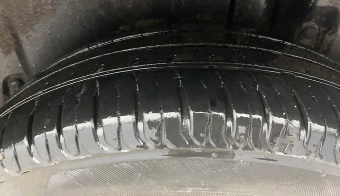 2014 Maruti Ertiga VXI, Petrol, Manual, 58,924 km, Left Rear Tyre Tread